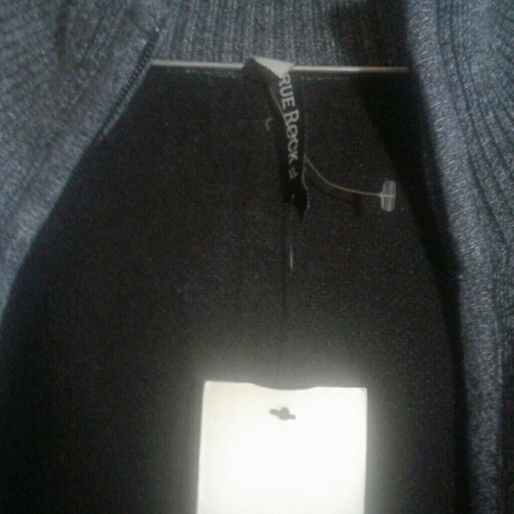 Sweater - Picture 4 of 7
